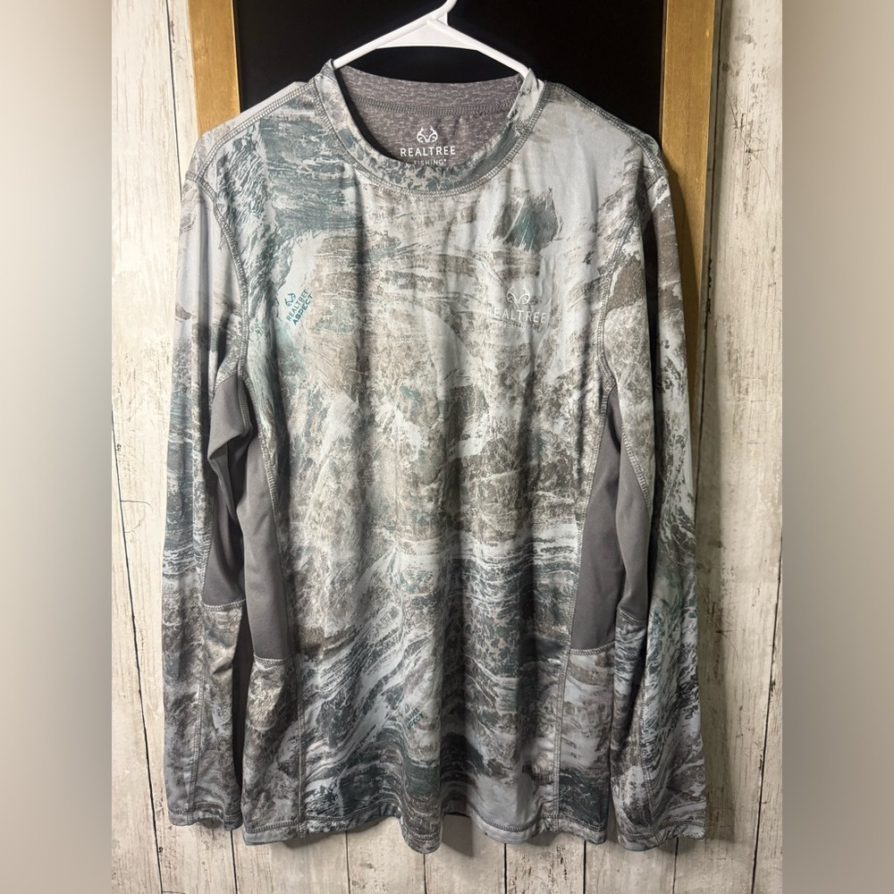 Realtree Men's Size M Aspect Reversible Long Sleeve T-shirt Camo Hunting 385